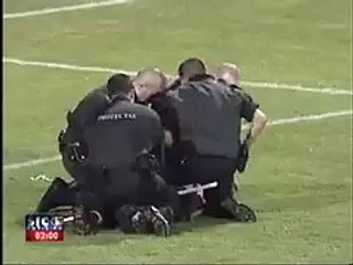 Gereksiz Yere Adama Vuran Güvenliklerin Elinden Adam Kurtarmak