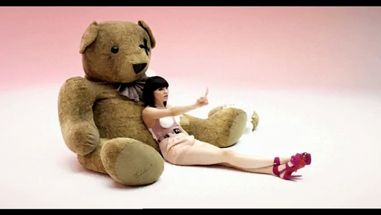 Jessie J ft. B.o.B - Price Tag