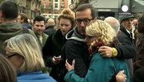 Párizs: sokan emlékeznek a merényletek helyszínén