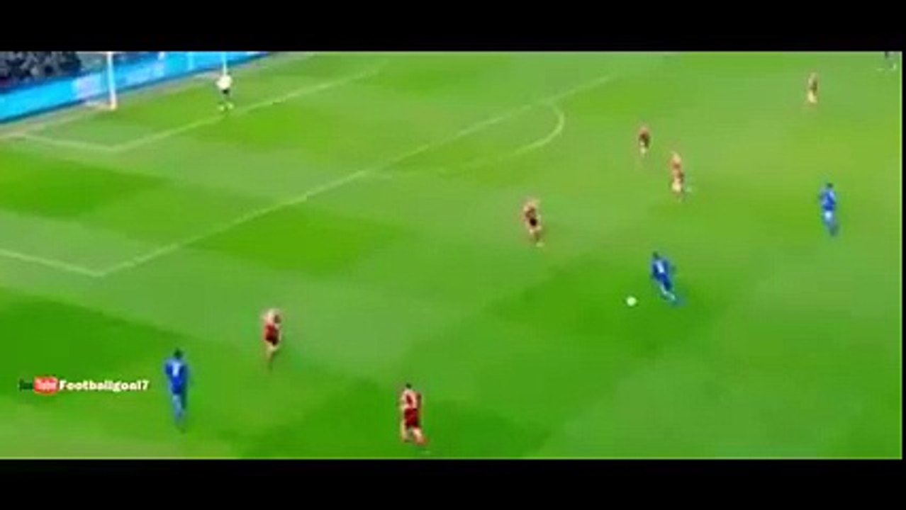 Ronaldinho pass without See.
