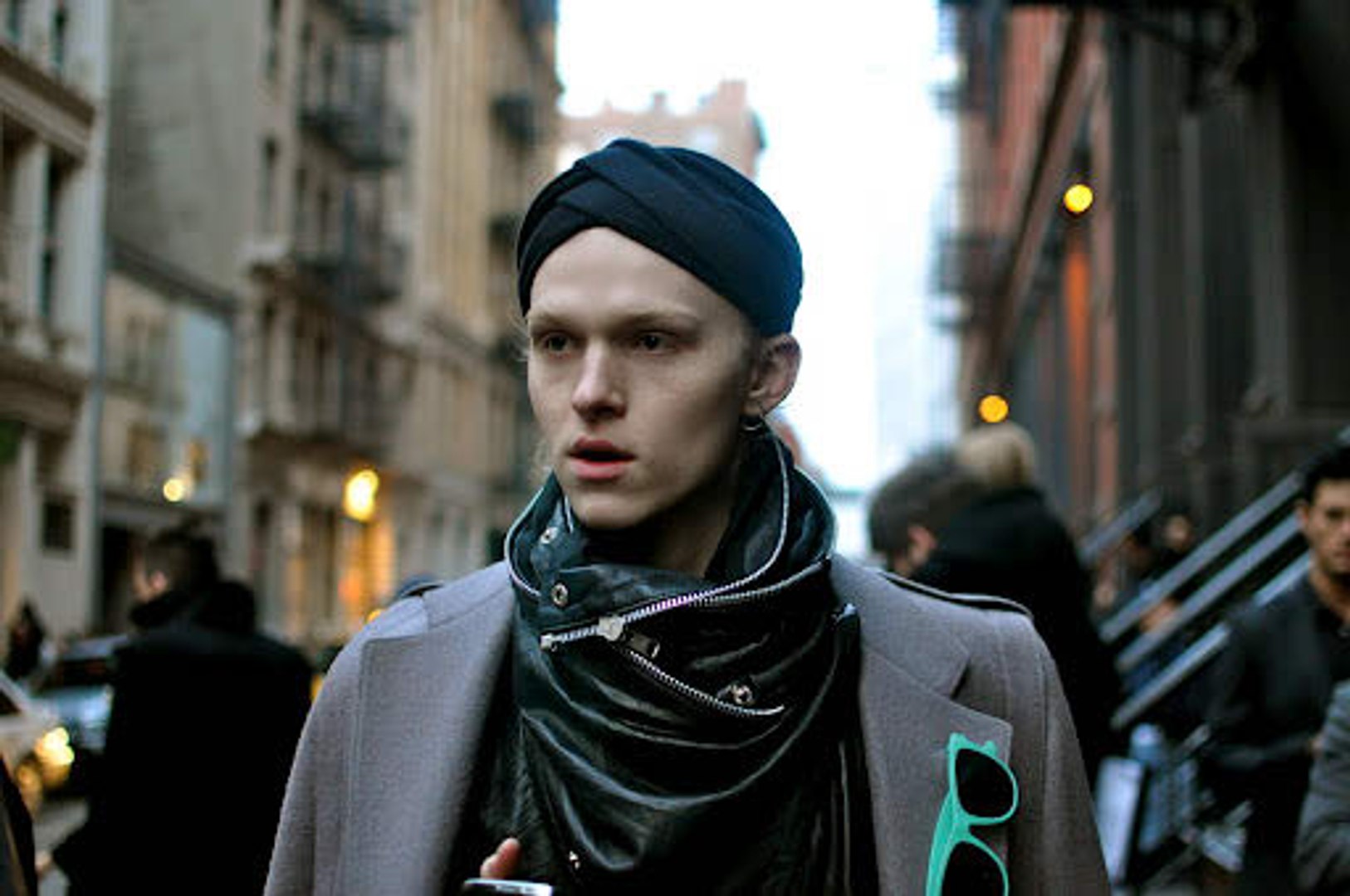 ⁣How to tie a scarf (13 Ways to Tie or Wear a Scarf for Men)