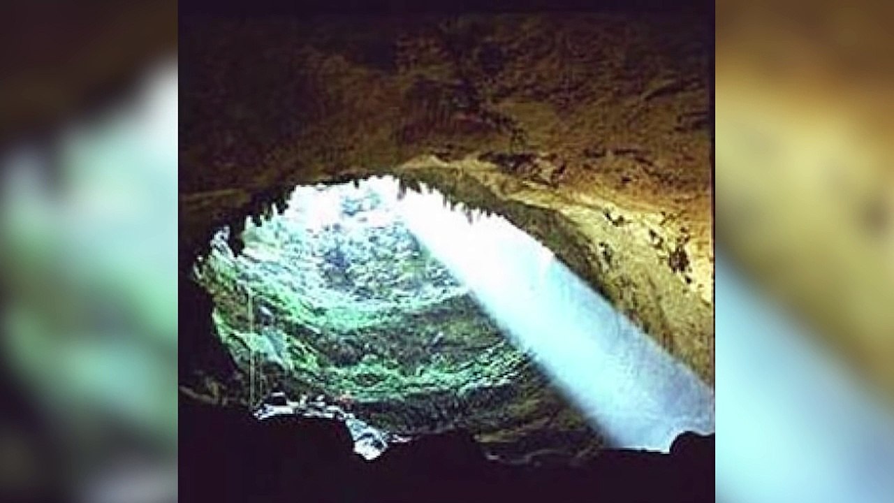 10 Bizarre Holes on Earth