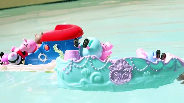Peppa Pig SHARK ATTACK!!! Peppa Pig Family Boat Vacation Killer Whale and Sharks Pool DisneyCarToys