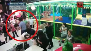 Следователи изучают видео ожесточенной драки родителей в детском кафе в Серпухове