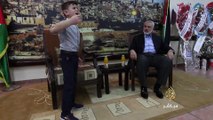 طفل يلقي قصيدة بطريقة رائعة أمام رئيس الوزراء السابق إسماعيل هنية