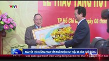 Thủ tướng Nguyễn Tấn Dũng trao tặng Huy hiệu 55 năm tuổi Đảng cho nguyên Thủ tướng Phan Văn Khải