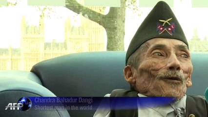 World tallest man vs shortest man