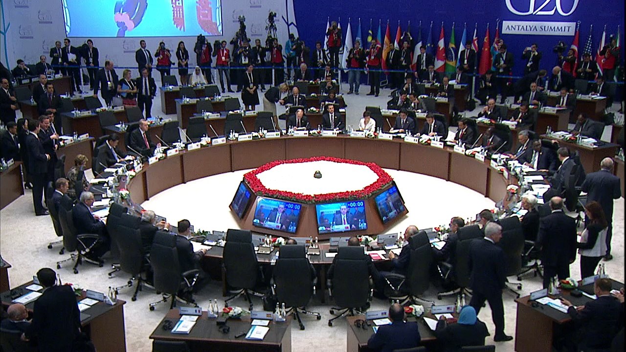 Fabius défend la poursuite des frappes en Syrie