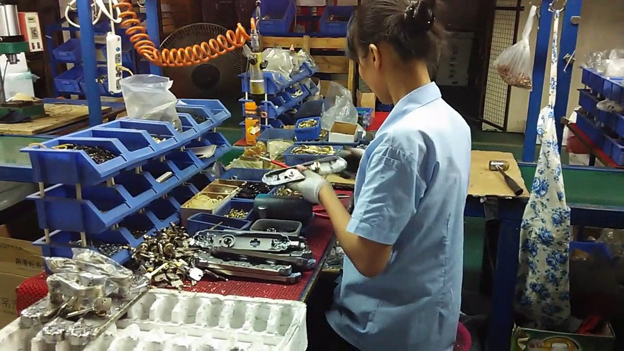 China Sourcing and Import Purchasing Agent: Handlessets / Production 3