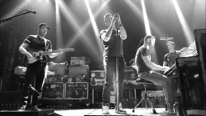 Coldplay chante Imagine en hommage à Paris