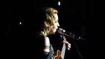 Madonna chante 