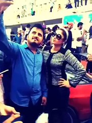 Qandeel Baloch Taking Selfies with Fans in Stadium