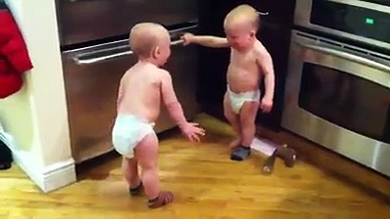 OMG! Twin babies are adorable