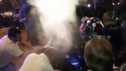 Jorge Lorenzo burn et se brûle en fêtant son titre de champion du monde MotoGP 2015