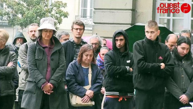 Rennes : minute de silence place de la mairie après les attentats de Paris