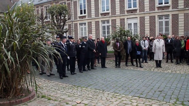 Beauvais : minute de silence à la préfecture