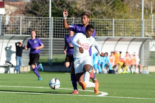 U17 National - OM 7-1 Istres : le but de Samih Hadji (15e)