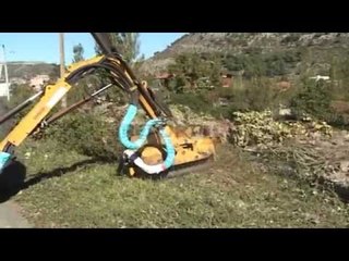 Report TV - Lezhë, nis pastrimi i pjesëve anësore në rrugë