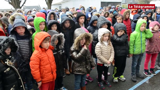 Guingamp. École Saint-Léonard : hommage aux victimes des attentats