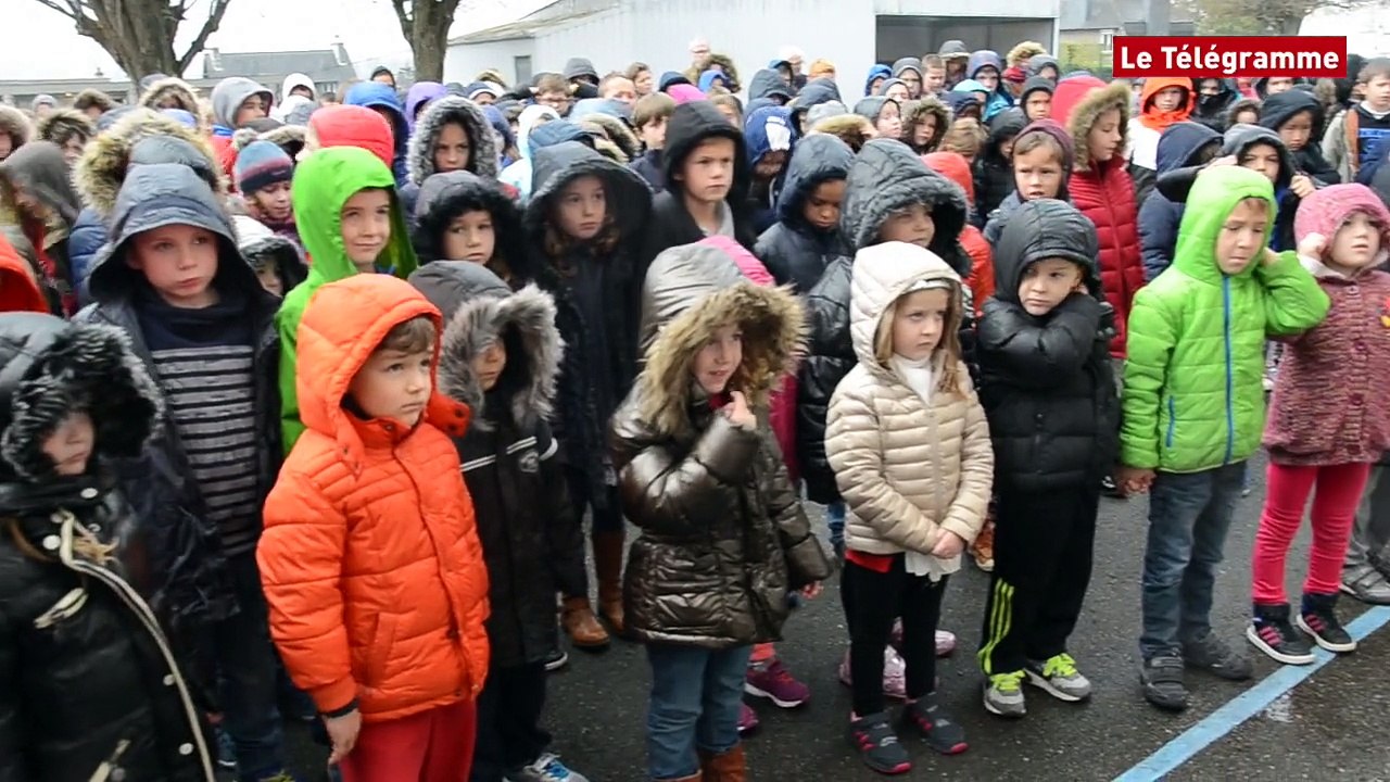 Guingamp. École Saint-Léonard : hommage aux victimes des attentats