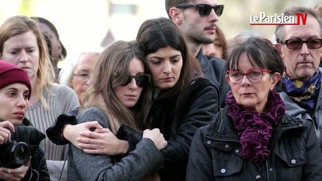 Attentats Paris. Minute de silence émouvante devant « Le Carillon »