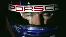 Mark Webber sort de piste en Porsche 911 GT3 Cup pour un clip de prévention