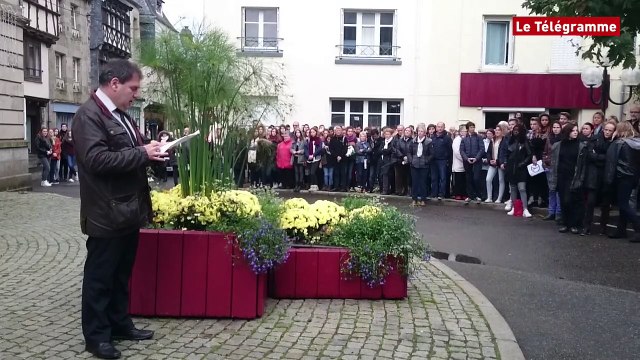 Attentats. Plus de 800 personnes rassemblées à Carhaix