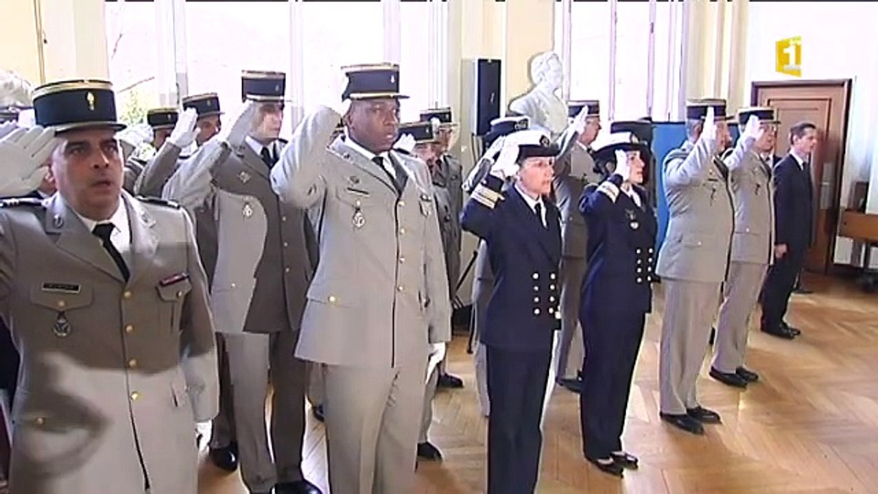 Attentats : Marseillaise au ministère des Outre-mer