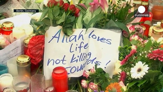 Мир соболезнует Франции