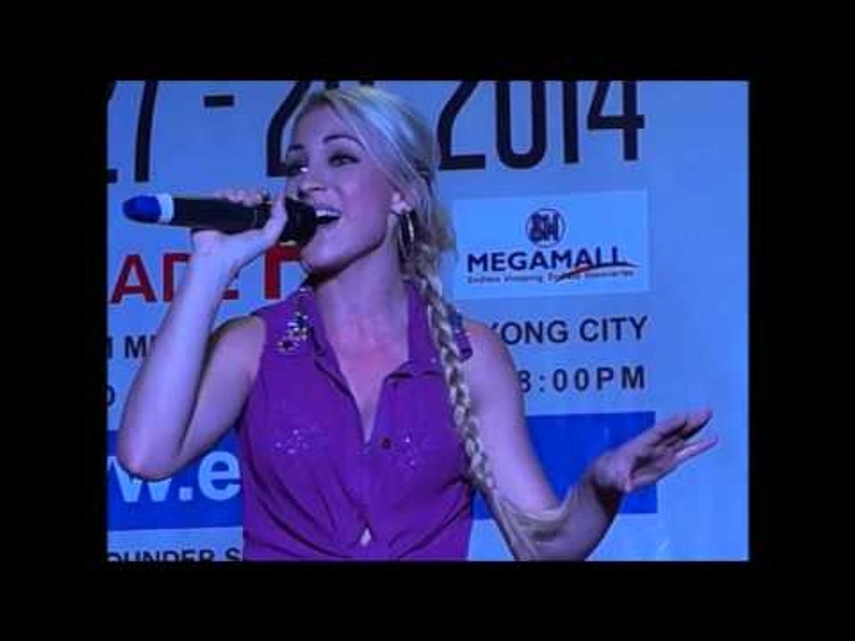 Natalia Moon Singing Super Bass