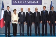 Minuto de silencio de Rajoy con Merkel y Cameron
