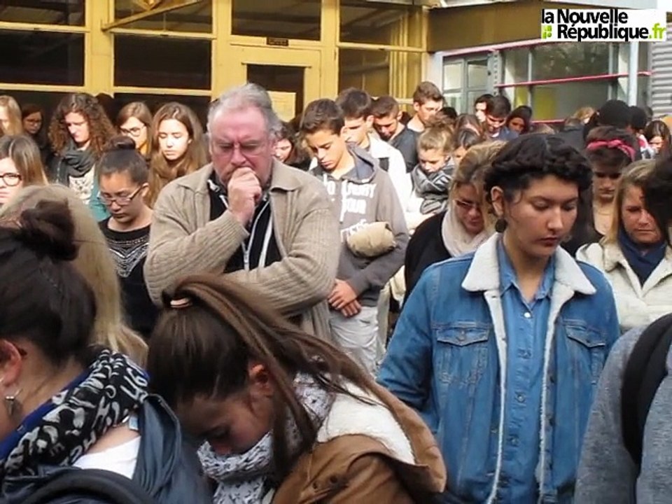 VIDEO. A travers Niort, la traversée de la minute de silence