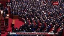 Debout après le discours de François Hollande, le Congrès entonne la Marseille
