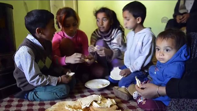 Syrian refugees make preparations for winter in Turkey's Van