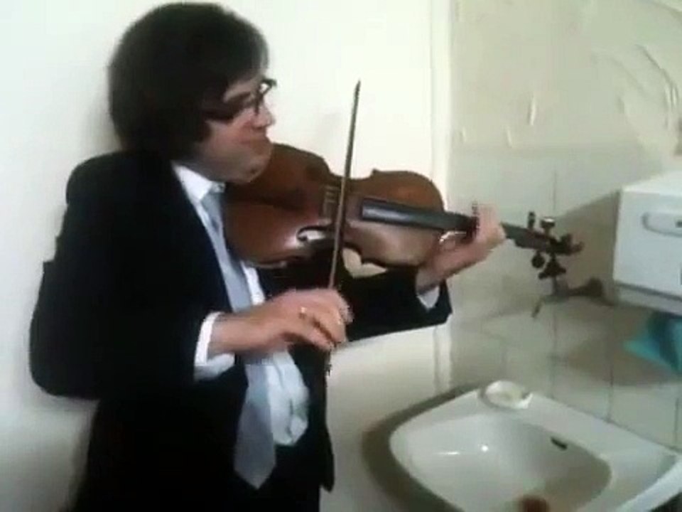 Лучший дуэт скрипача с краном
