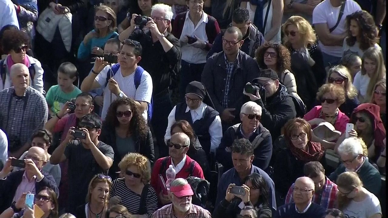 Pope Francis decries 'barbarity' of Paris attacks