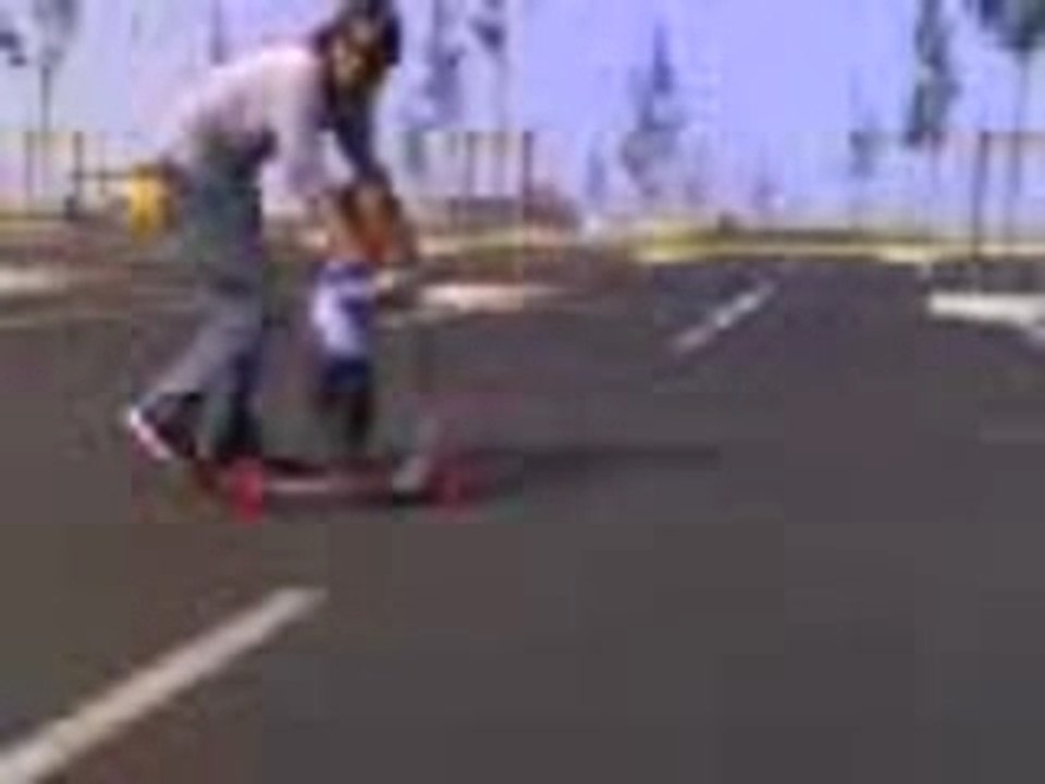 saut trotinette par enfant de 2 ans