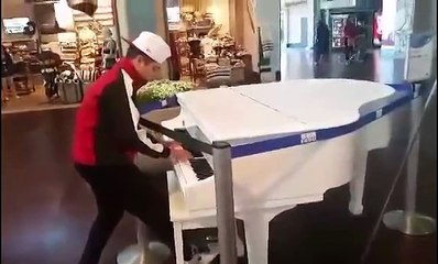Guy and piano at the Mall