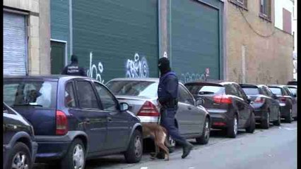 Bélgica acusa por terrorismo a dos personas y sigue buscando a Salah Abdeslam