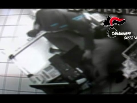 Recale (CE) - Rapina un negozio di detersivi, arrestato -live- (16.11.15)