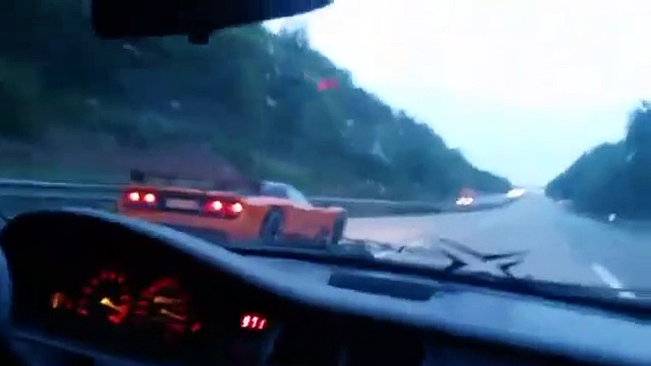 Honda Civic Turbo vs Supercar mosler, Corvette Eng