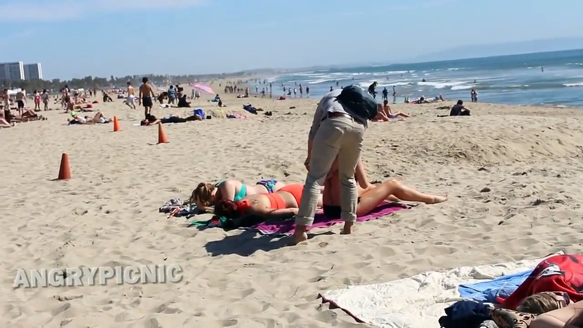 CUTTING OF GIRLS BIKINI (BEACH PRANK) - Dailymotion Video