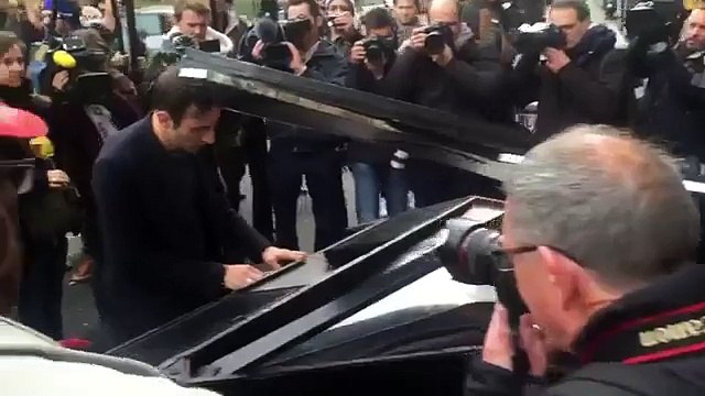 Attentats de Paris: Imagine au piano devant le Bataclan