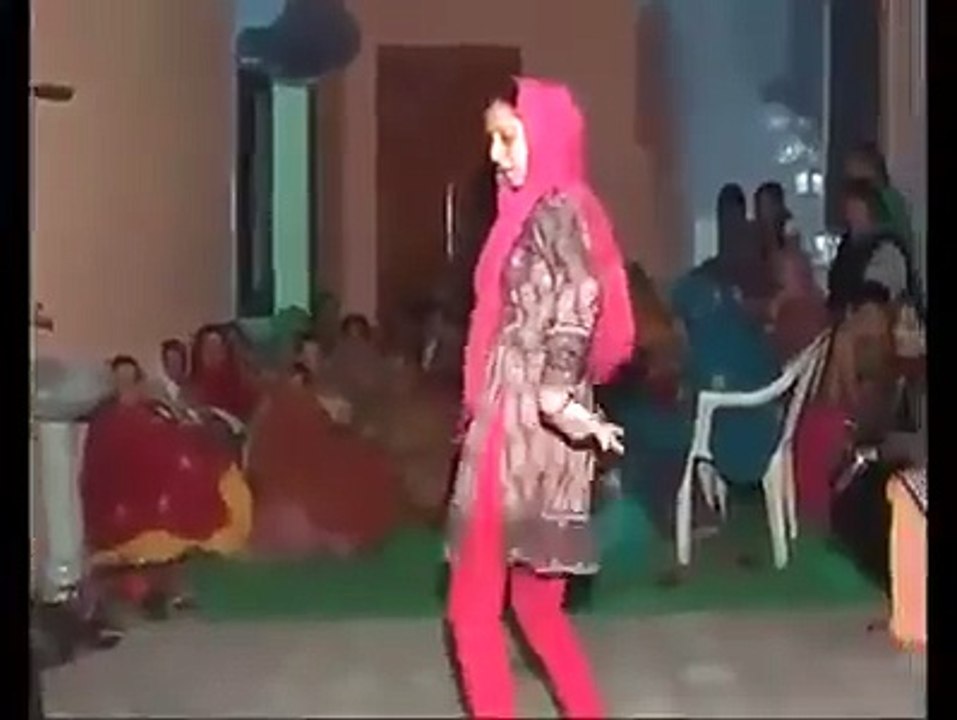 a punjabi woman dance