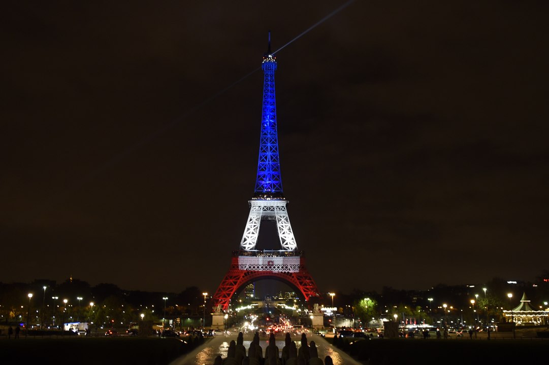 tour eiffel quando si illumina