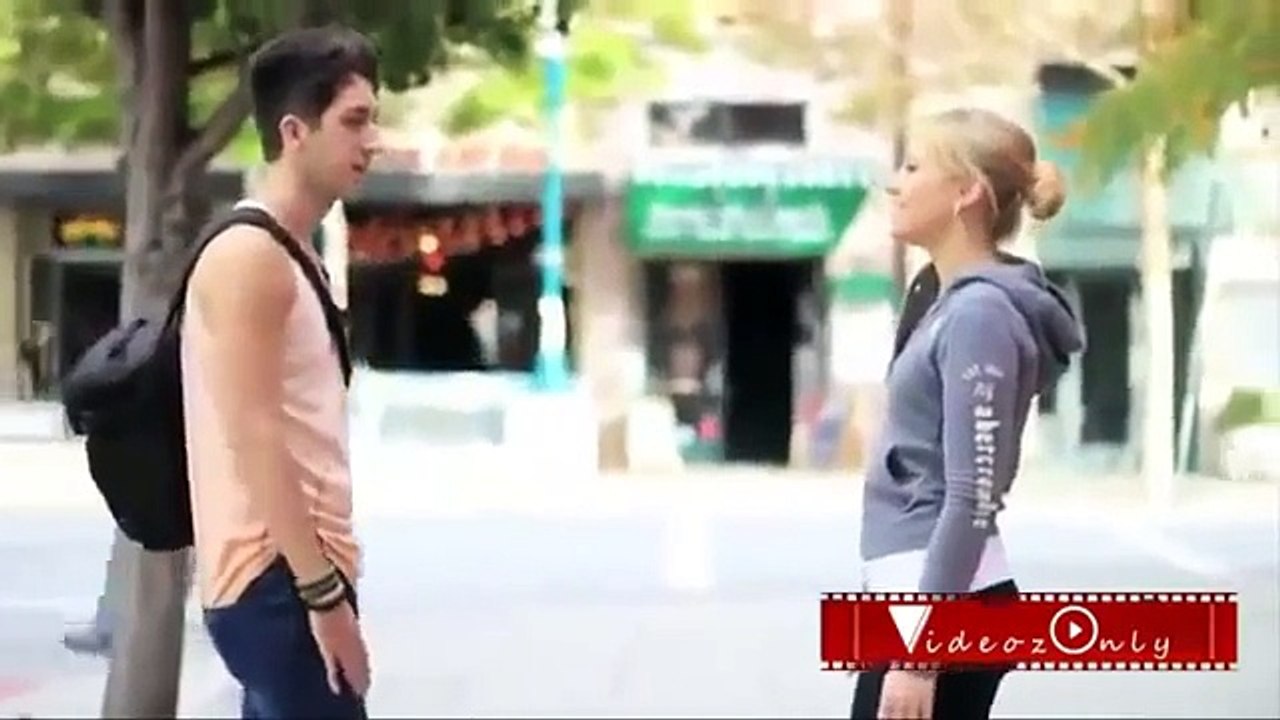 pegadinha beijando mulheres Super gatas Beijos com pegada best Kissing Pranks HQ