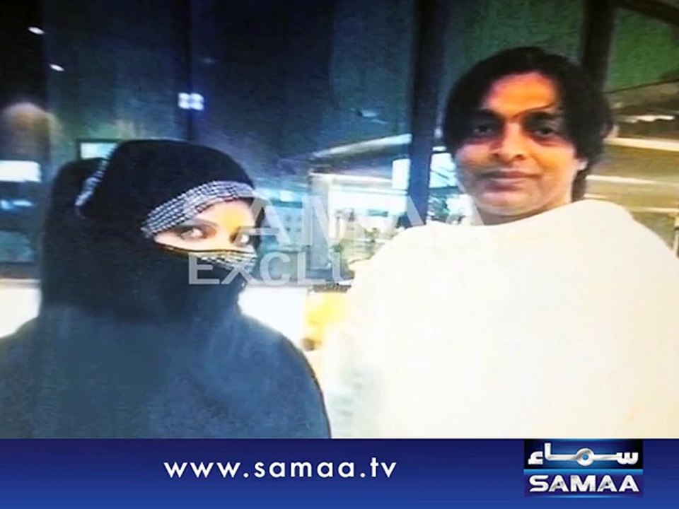 Film star Aamir Khan doing Umrah فلم ستارہ عامر خان عمرہ کرتے ہوے