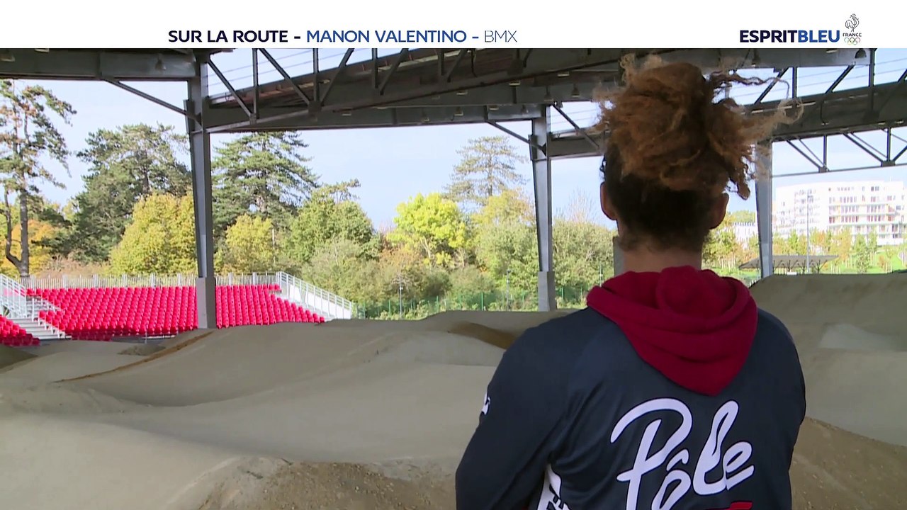 Manon Valentino dans Esprit Bleu