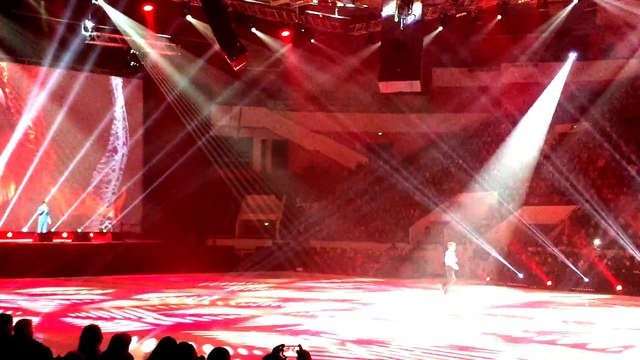 «Supremacy» поёт А.Бон, на льду А.Гачинский («Одноклассники», СПб, 8.03.2015) (IrinaSVT)