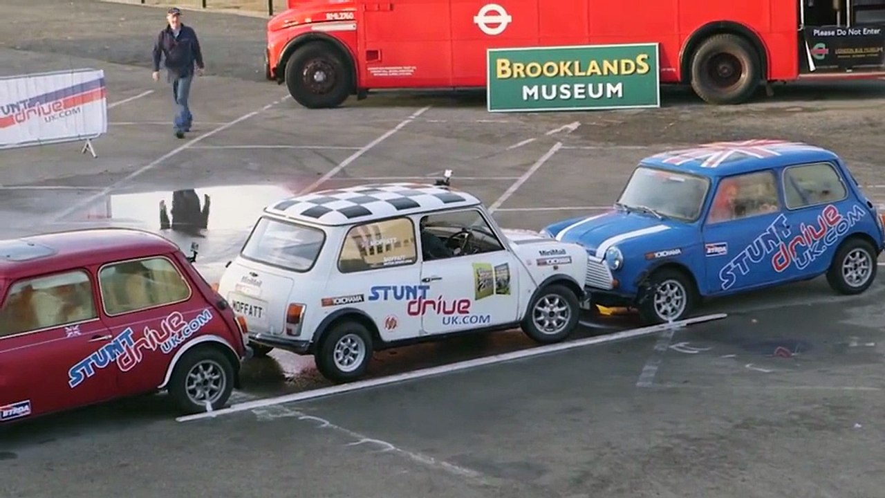 How to park a car - Behold the tightest reverse parallel park in the world